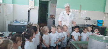 Воспитанники младшей группы совершили экскурсию по детскому саду Воспитанники младшей группы совершили экскурсию по детскому саду.